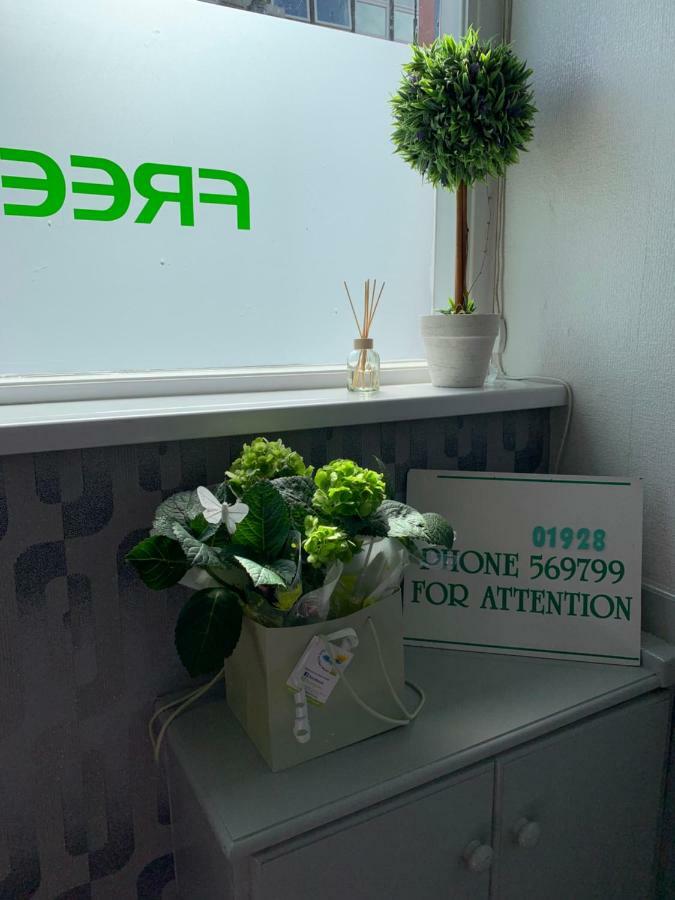 Fountains Hotel Рънкорн Екстериор снимка